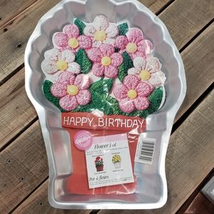 Wilton flower cake pan